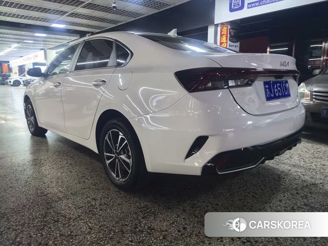 Kia K3 2023 Белый из Китая, фото 4