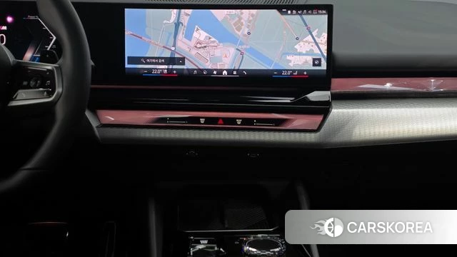 BMW 5 Series (G60) 2025 Светло-серебряный цвет из Кореи, фото 4
