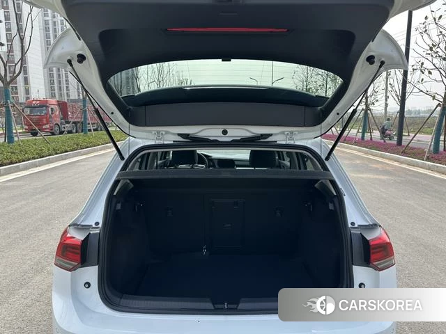 Volkswagen Golf 2023 Белый из Китая, фото 4