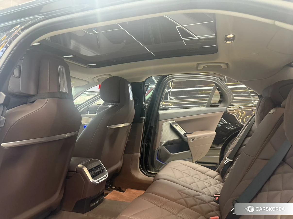 BMW i7 2023 Черный из Китая, фото 4