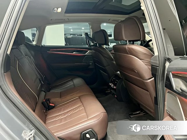 BMW 6 Series GT (G32) 2023 Серебристо-серый из Кореи, фото 4