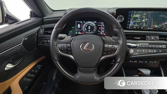 Lexus ES300h 7th generation 2025 Серебристо-серый из Кореи, фото 4