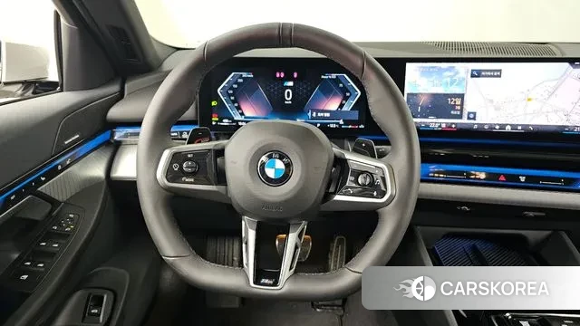 BMW 5 Series (G60) 2025 Белый из Кореи, фото 4