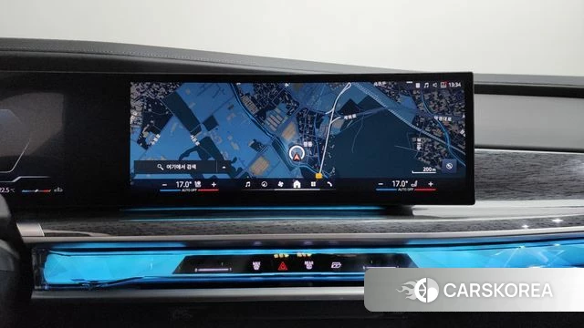 BMW 7 Series (G70) 2023 Светло-серебряный цвет из Кореи, фото 4
