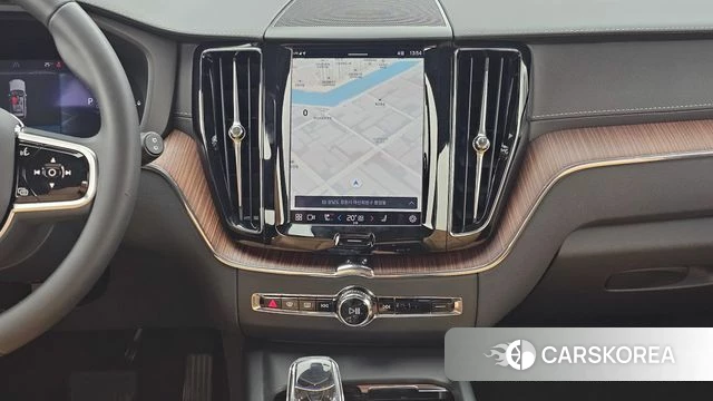 Volvo XC60 second Generation 2024 Белый из Кореи, фото 4