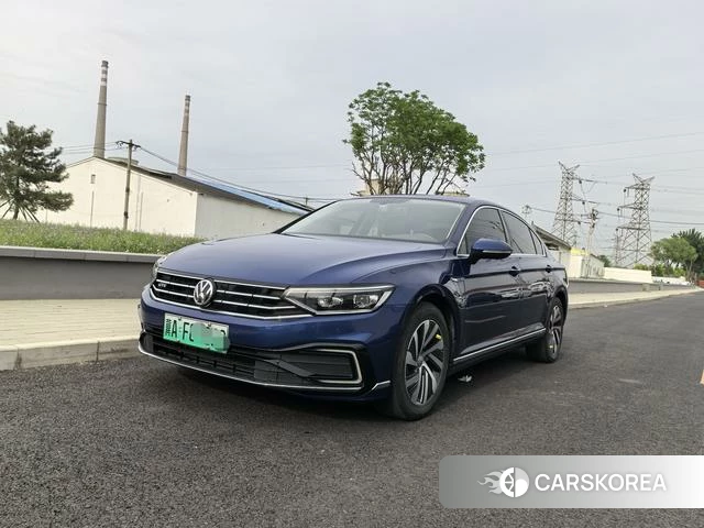 Volkswagen Magotan PHEV 2021 Синий из Китая, фото 4