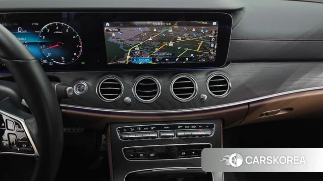Mercedes-Benz E-Class W213 2023 Белый из Кореи, фото 4