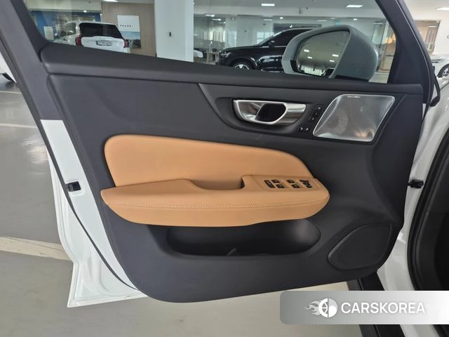 Volvo V60 Cross-Country 2nd Generation 2025 Белый из Кореи, фото 4