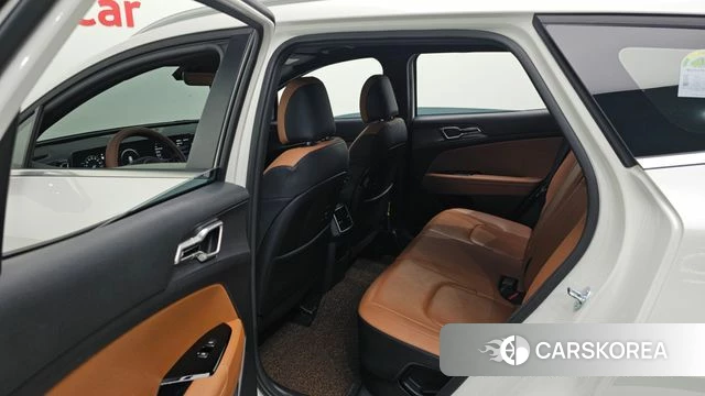 Kia Sportage 5th Generation Hybrid 2024 Белый из Кореи, фото 4