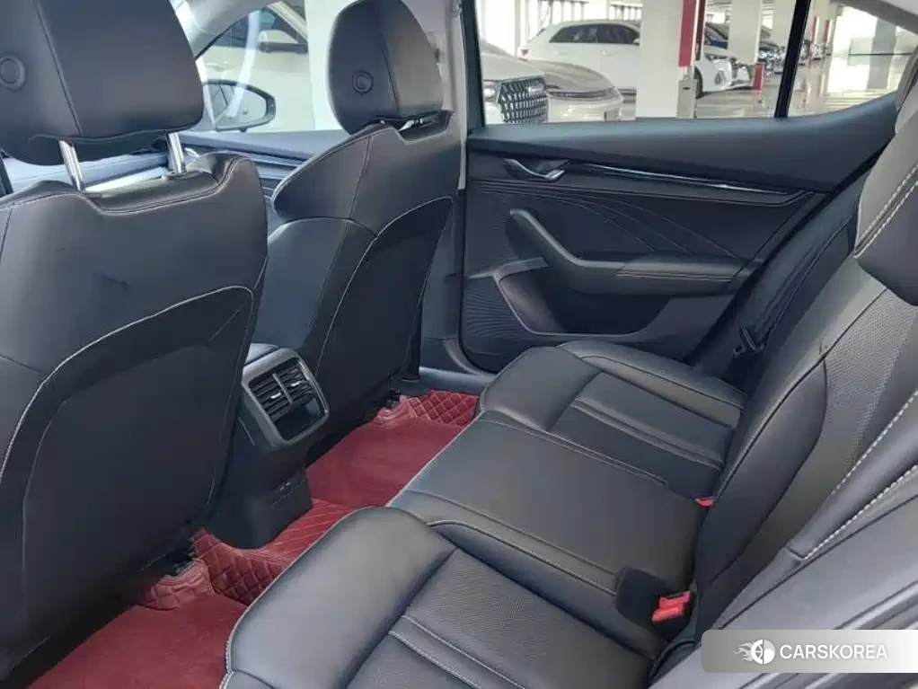 Skoda Octavia 2023 Silver/gray из Китая, фото 5
