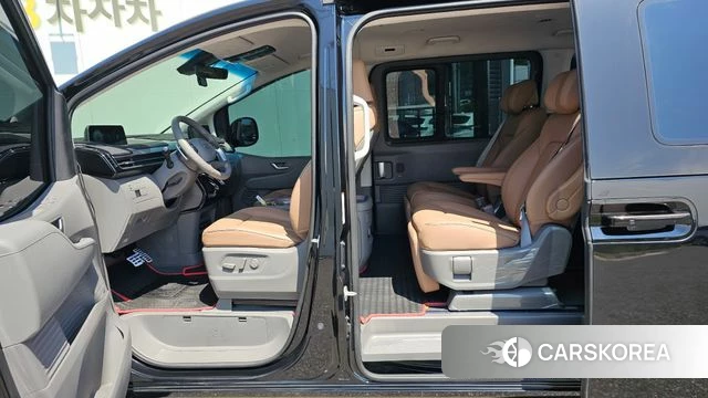 Hyundai Staria 2023 Черный из Кореи, фото 4