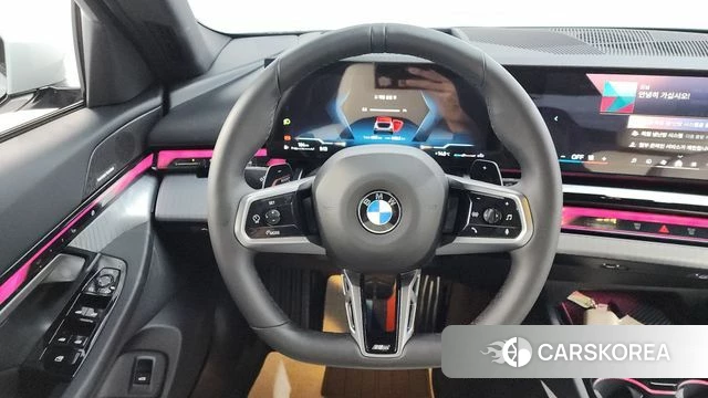 BMW 5 Series (G60) 2025 Светло-серебряный цвет из Кореи, фото 4