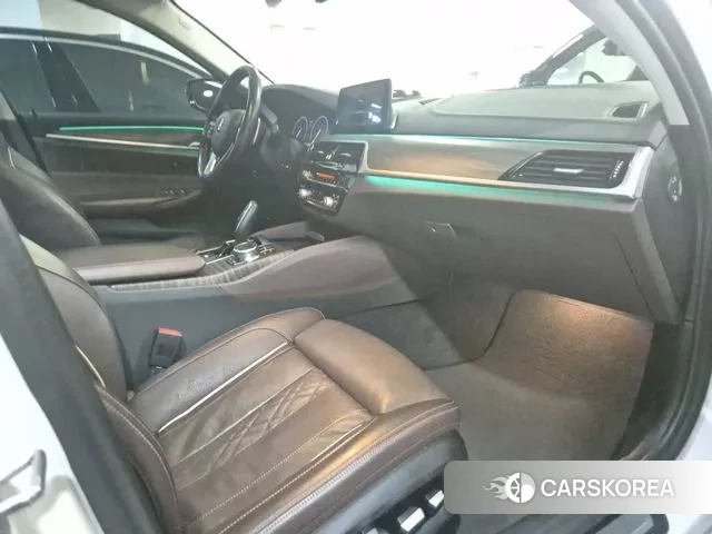 BMW 5 Series (G30) 2019 Белый из Кореи, фото 4