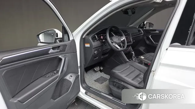 Volkswagen Tiguan second Generation 2022 Белый из Кореи, фото 4