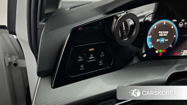 Volkswagen Golf 8th Generation 2025 Белый из Кореи, фото 4