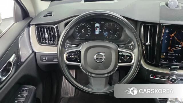 Volvo XC60 second Generation 2021 Белый из Кореи, фото 4