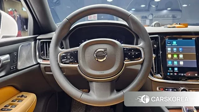 Volvo S60 3rd generation 2024 Белый из Кореи, фото 4