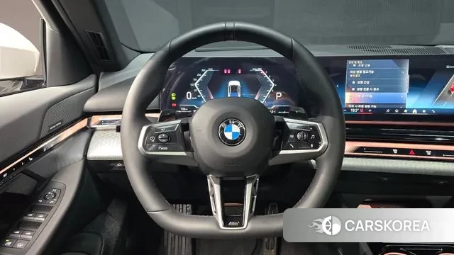 BMW 5 Series (G60) 2025 Белый из Кореи, фото 4