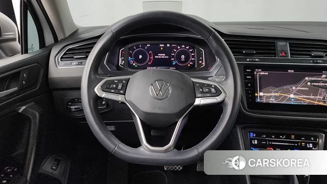 Volkswagen Tiguan Allspace 2023 Белый из Кореи, фото 4