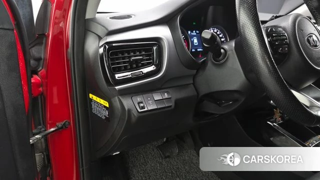 Kia Stonic 2018 Красный из Кореи, фото 4