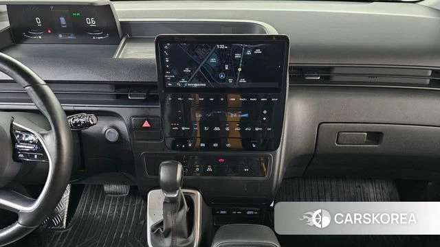 Hyundai Staria 2023 Желтый из Кореи, фото 4
