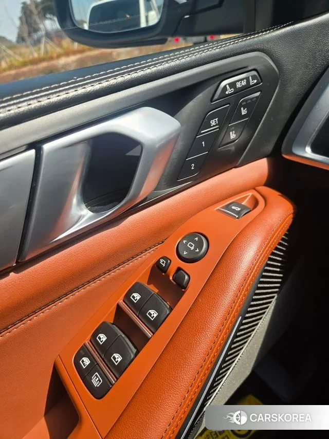 BMW X7 (G07) 2025 Белый из Кореи, фото 4