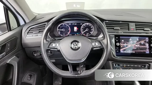 Volkswagen Tiguan second Generation 2018 Белый из Кореи, фото 4