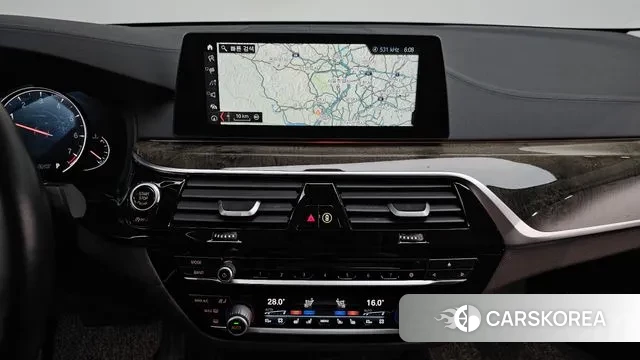 BMW 5 Series (G30) 2018 Белый из Кореи, фото 4