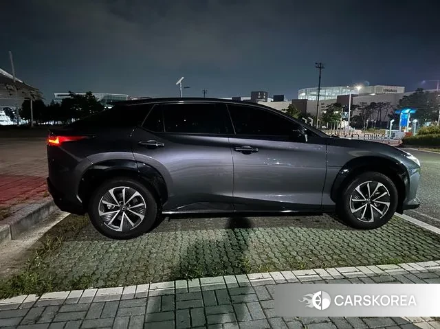 Lexus RZ450e 2023 Серый из Кореи, фото 4