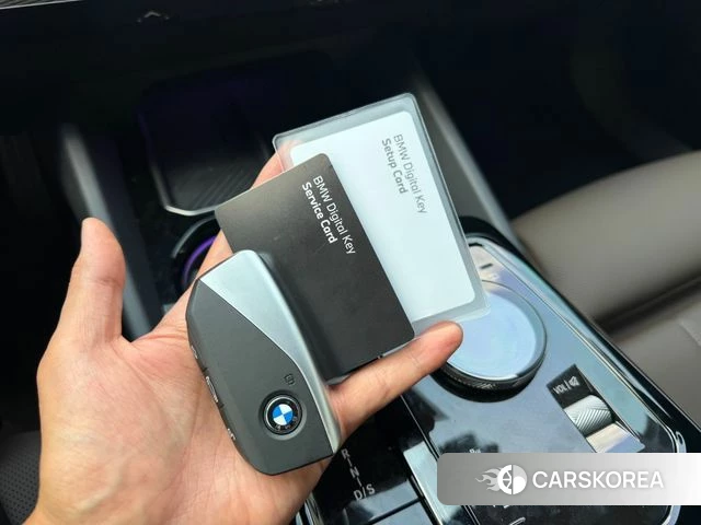 BMW 5 Series (G60) 2026 Светло-серебряный цвет из Кореи, фото 4