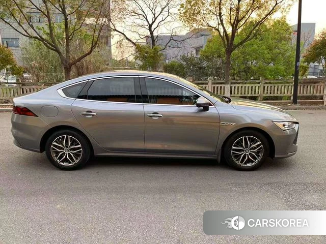 BYD Qin PLUS DM 2022 Темно-серый из Китая, фото 4
