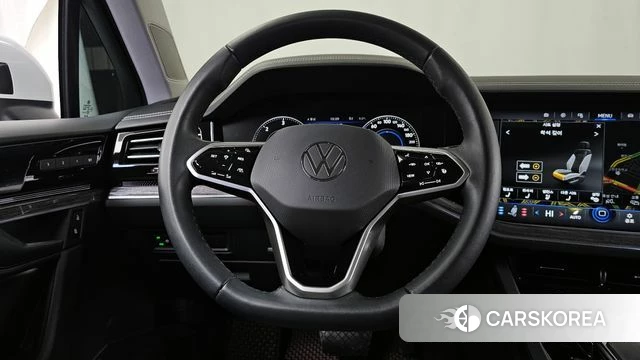 Volkswagen Touareg 3rd generation 2023 Белый из Кореи, фото 4