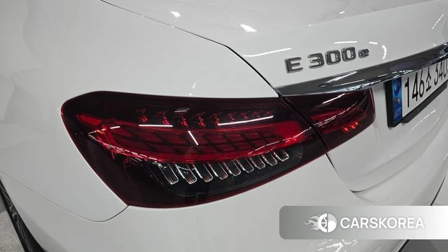 Mercedes-Benz E-Class W213 2023 Белый из Кореи, фото 4