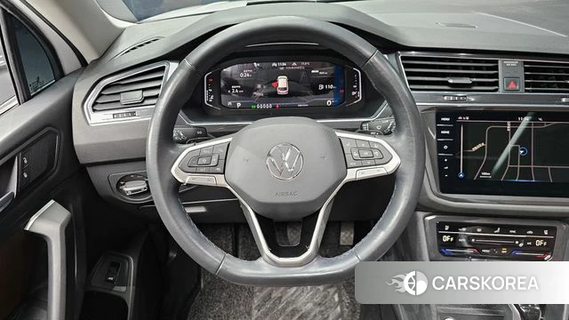 Volkswagen Tiguan Allspace 2023 Белый из Кореи, фото 4