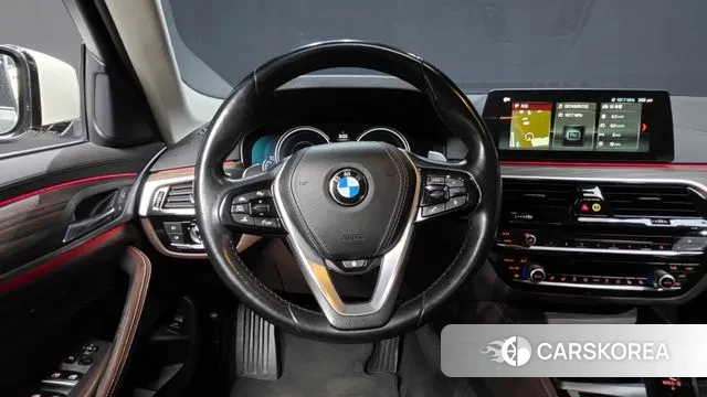 BMW 5 Series (G30) 2018 Белый из Кореи, фото 4