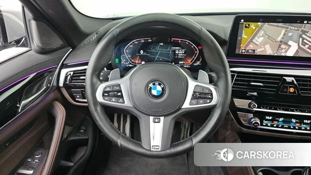 BMW 5 Series (G30) 2022 Серебристо-серый из Кореи, фото 4