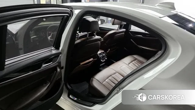 BMW 5 Series (G30) 2018 Белый из Кореи, фото 4