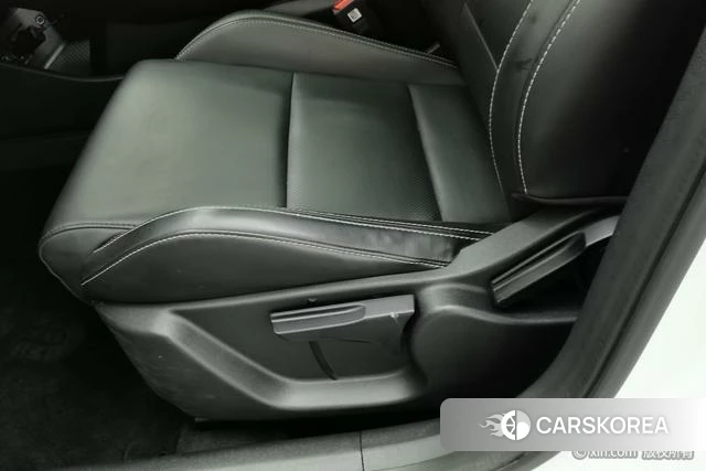Geely Automobile Binyue 2019 Белый из Китая, фото 4