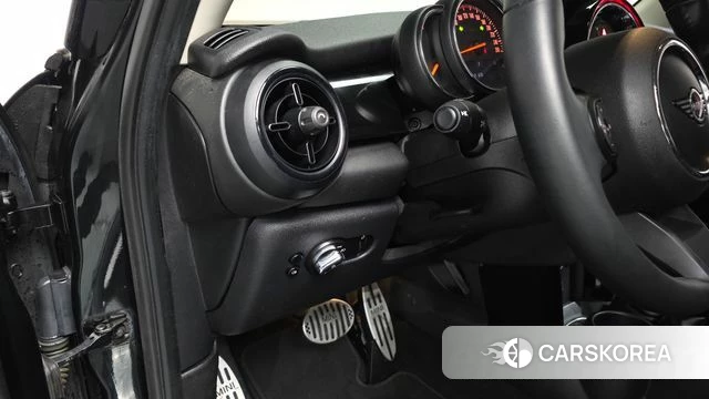 Mini Cooper 2022 Черный из Кореи, фото 4