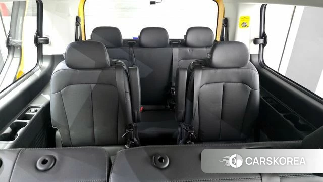 Hyundai Staria 2025 Желтый из Кореи, фото 4