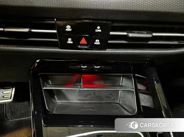 Volkswagen Golf 8th Generation 2024 Белый из Кореи, фото 4