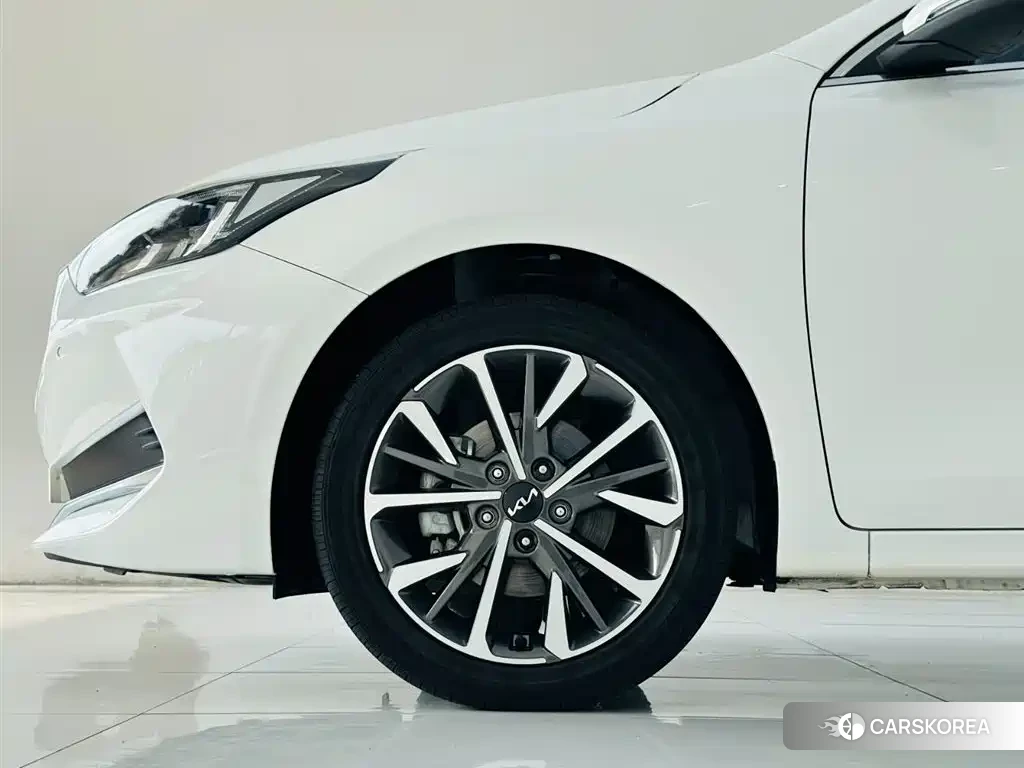 Kia K3 2022 Белый из Китая, фото 4