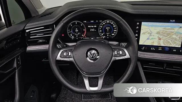 Volkswagen Touareg 3rd generation 2020 Черный из Кореи, фото 4