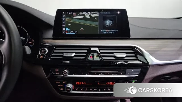 BMW 5 Series (G30) 2018 Белый из Кореи, фото 4