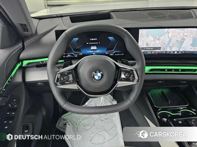 BMW 5 Series (G60) 2025 Белый из Кореи, фото 4