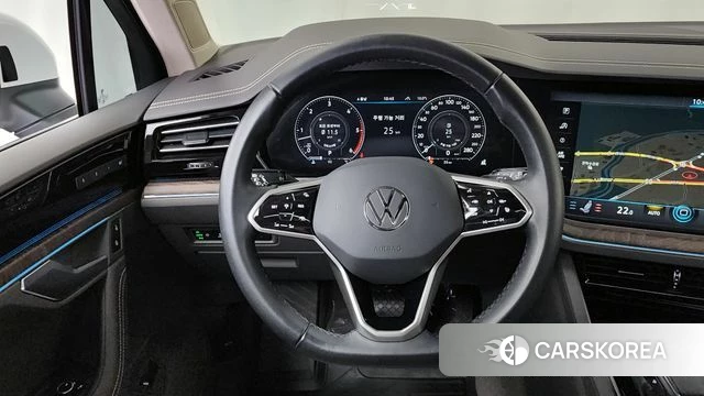 Volkswagen Touareg 3rd generation 2023 Белый из Кореи, фото 4