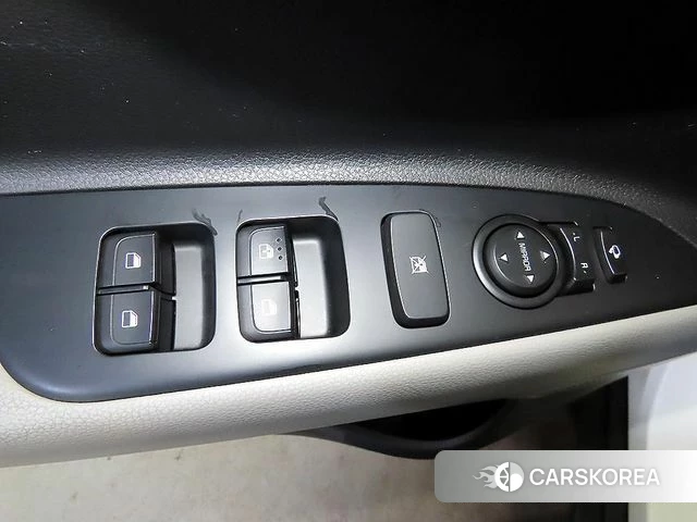 Kia Stonic 2018 Белый из Кореи, фото 4