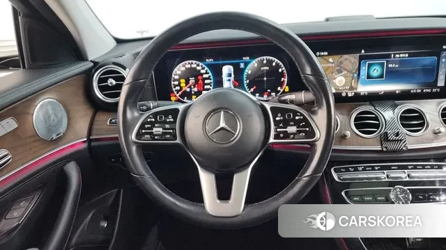 Mercedes-Benz E-Class W213 2018 Белый из Кореи, фото 4