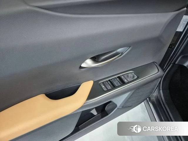 Lexus UX300h 2025 Серый из Кореи, фото 4