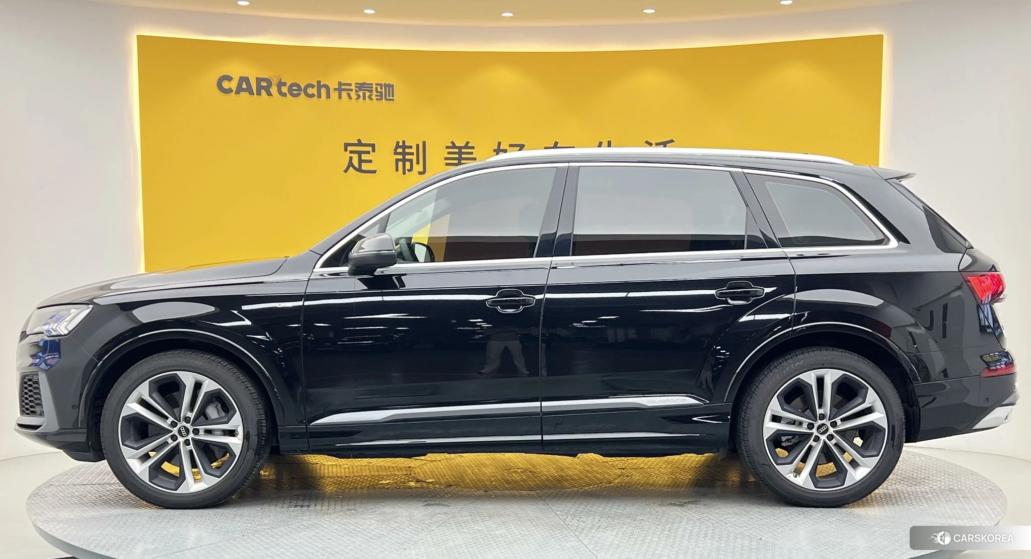 Audi Q7 2022 Черный из Китая, фото 4